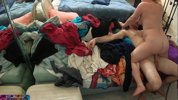 Stepsiblings accidentally turn eachother on and end up fucking on the couch